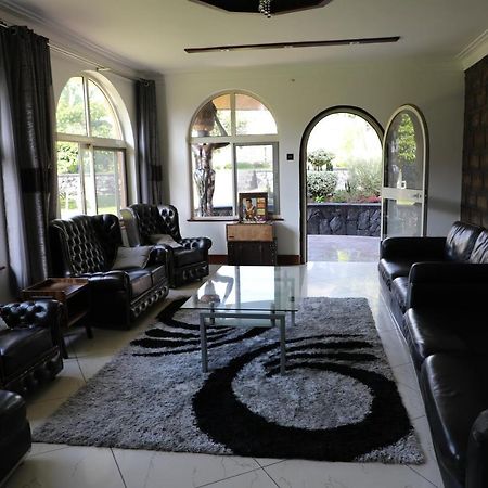 Stallion Place - Bed And Breakfast Καμπάλα Εξωτερικό φωτογραφία