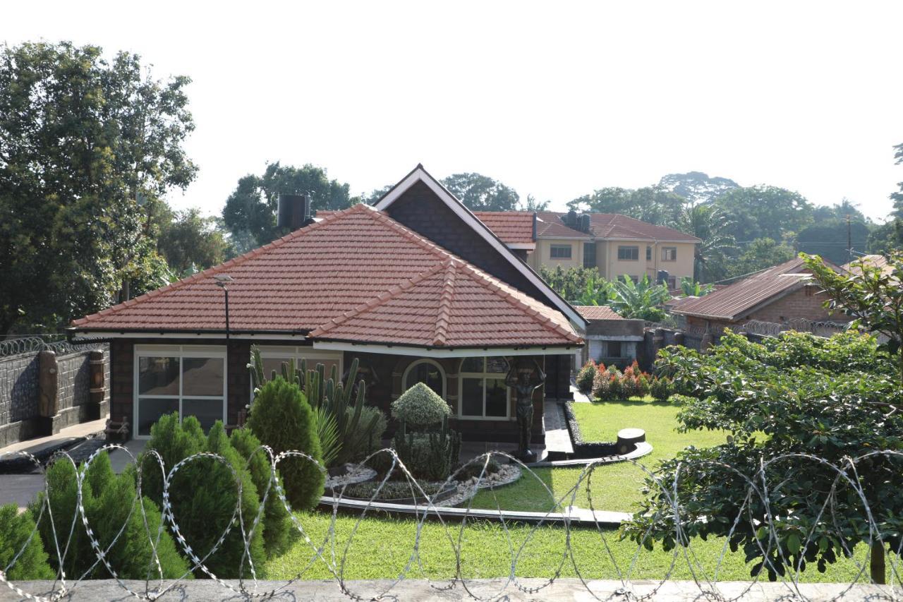 Stallion Place - Bed And Breakfast Καμπάλα Εξωτερικό φωτογραφία
